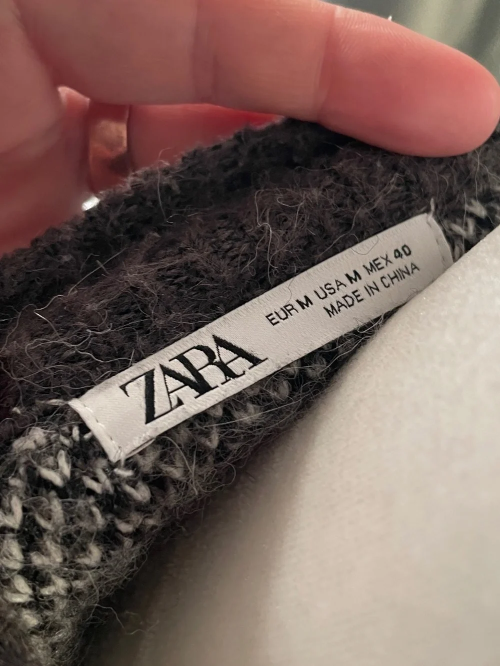 Zara Mens Brushed Textured Abstract Jacquard Sweater - Size M - Picture 4 of 8